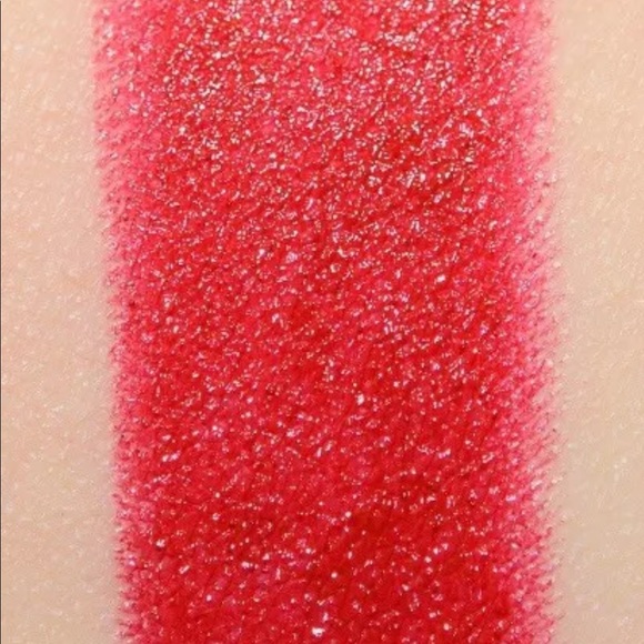 Mac Love Me Lipstick E For Effortless New in Box - Picture 10 of 13